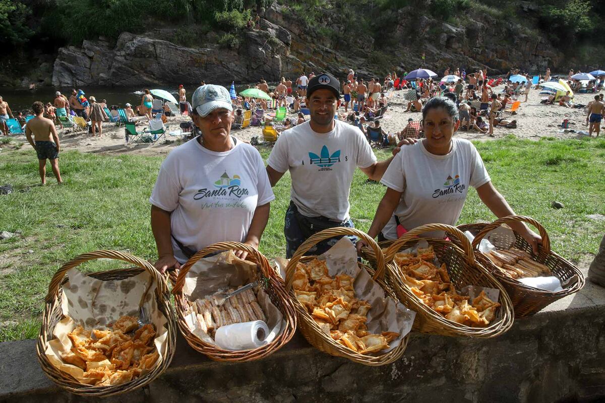 Pastelitos y churros en un balneario en Santa Rosa de Calamuchita ( La Voz)
