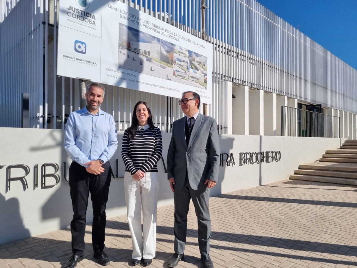 En el nuevo edificio de tribunales. Villa Cura Brochero. El  defensor Joaquín Contrera, la fiscal Analía Gallarato y el Juez José Estigarribia, en la nueva sede.  (La Voz)