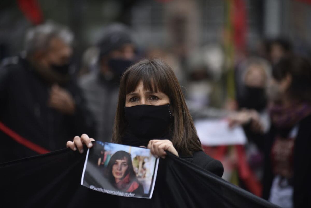 La madre de Sol en la marcha. (Facundo Luque/ La Voz)