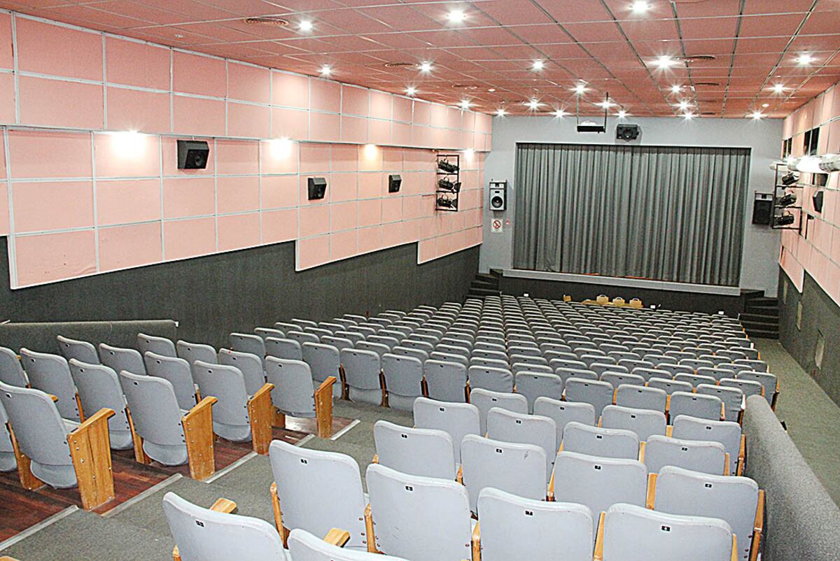 Vista interior del teatro de la Cooperativa de Luz y Fuerza de Elena. / Face Córdoba