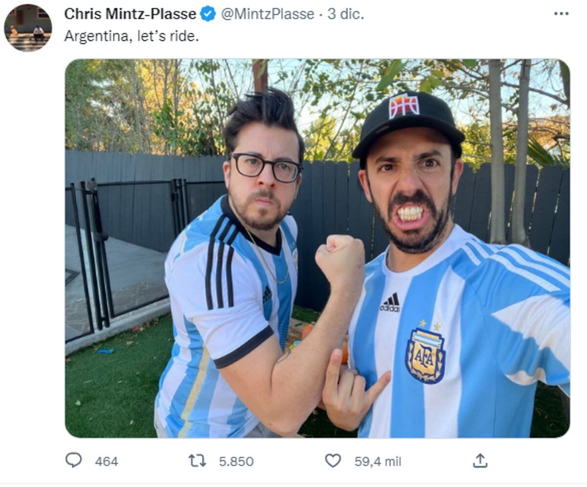 Cristopher Mintz-Plasse, el actor reconocido por su papel en Mc Lovin, alentando a la selección argentina. (Captura de Twitter)