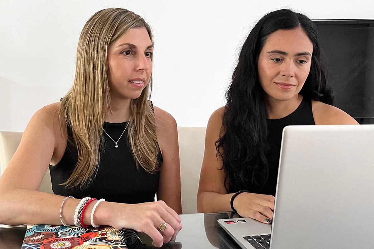 Maria Soledad Anzuay y Liliana Ludueña, microbiólogas de la UNRC e investigadoras del Conicet. (Tomás Fragueiro/La Voz)