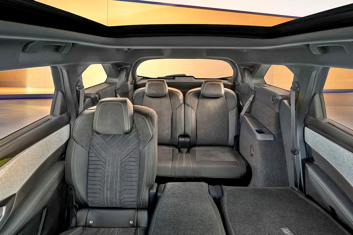 El Peugeot 5008 cuenta con siete plazas y compite en el segmento D.