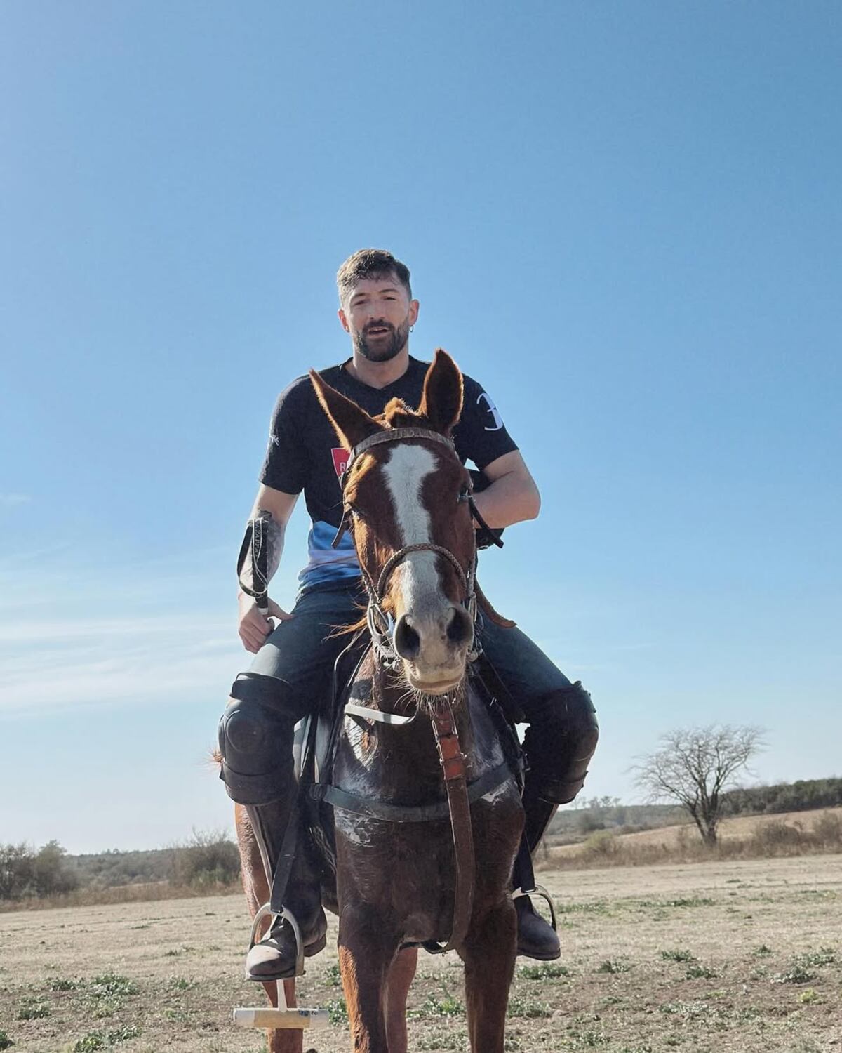 Lucas Arn, el capitán de Atenas, cría caballos para jugar al polo. (IG Lucas Arn)