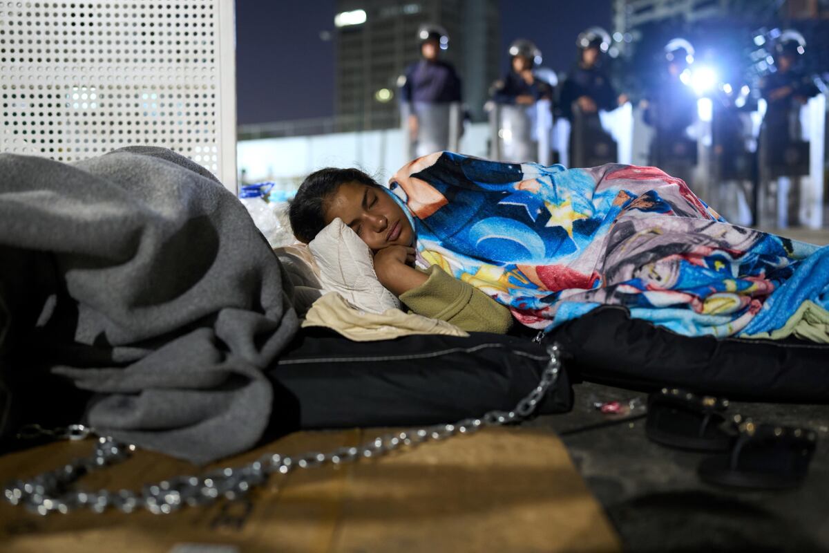 Los familiares de presos políticos iniciaron una huelga de hambre para reclamar sobre la Ley de Amnistía. (AP Photo/Ariana Cubillos)