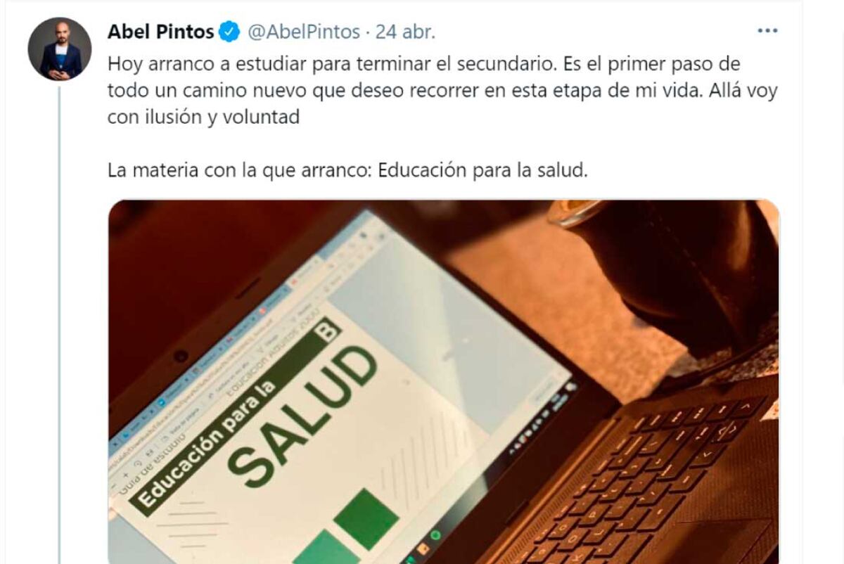 Pintos retomó los estudios y lo mostró en sus redes. (Twitter Abel Pintos)