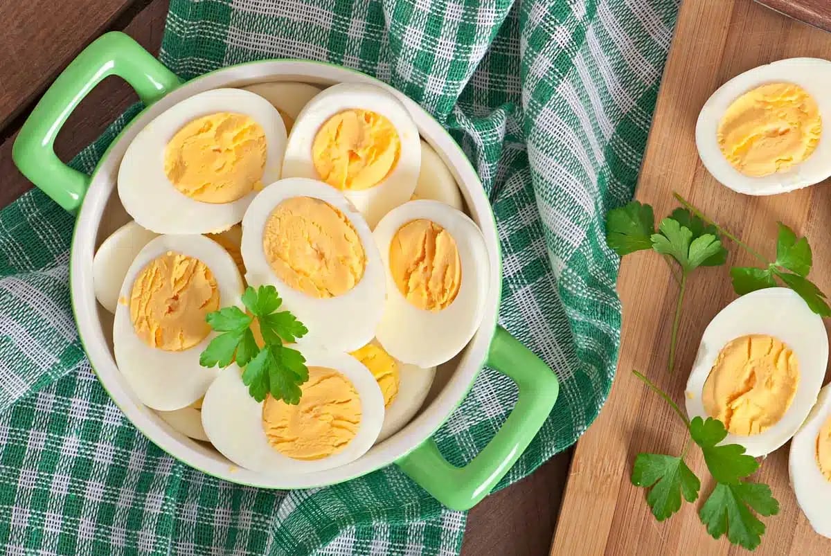 Cómo usar una función poco explotada de la freidora de aire para cocinar huevos