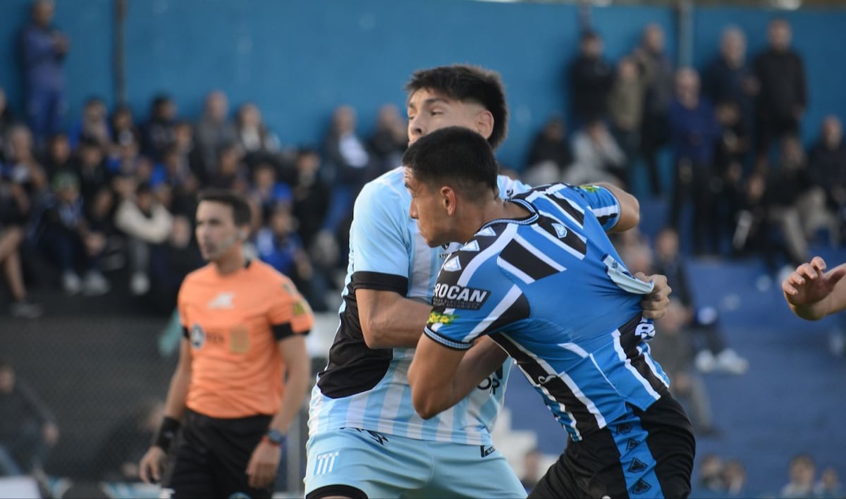 Racing en su partido ante Almagro en José Ingenieros. (Prensa Racing).