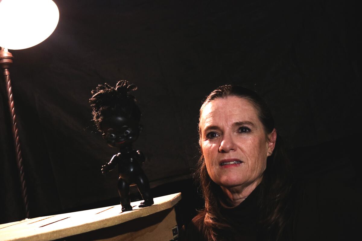 "Desde el altillo", unipersonal de Carolina Vaca Narvaja. (Gentileza Abril Férnandez Férrez)