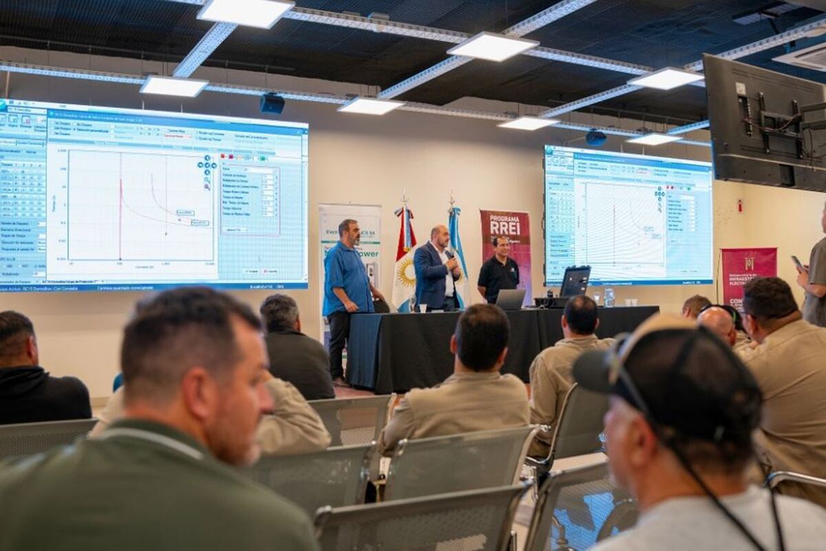 Córdoba fortalece sus redes con capacitaciones especializadas en reconectadores inteligentes.