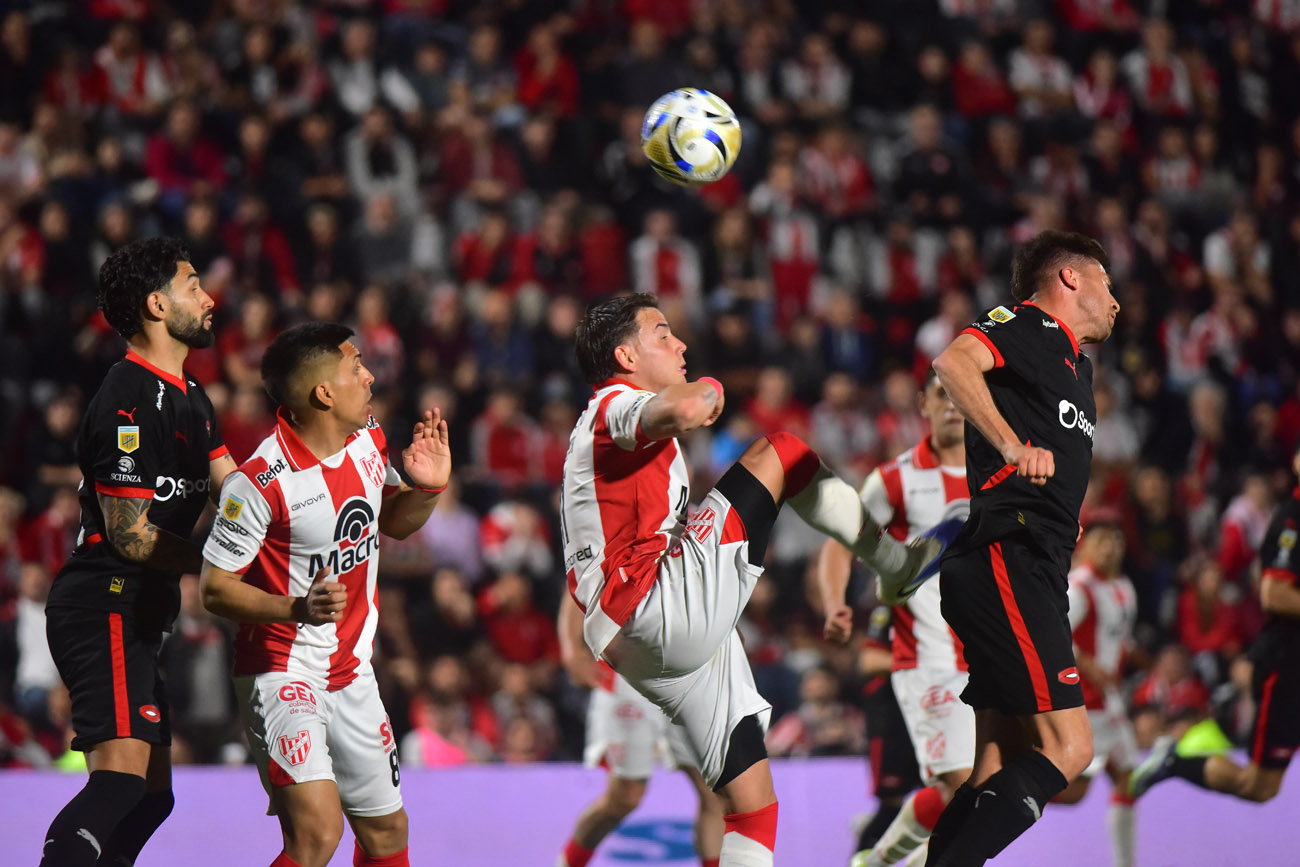 Instituto en su partido ante Independiente. (NIcolás Bravo / La Voz).
