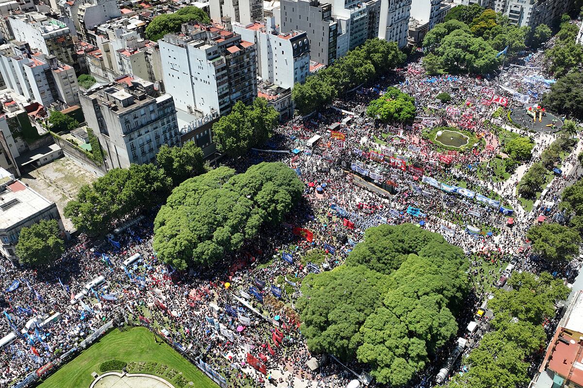 Primer Paro Nacional y movilización de la CGT contra el gobierno de Javier Milei. (Clarín)