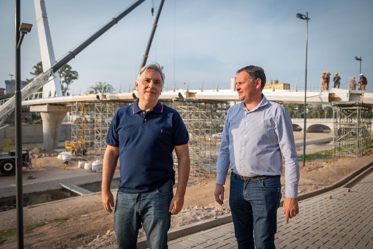 LLARYORA RECORRIÓ LAS OBRAS DE RECUPERACIÓN DE LA EXPLAZA AUSTRIA (Prensa Municipalidad).