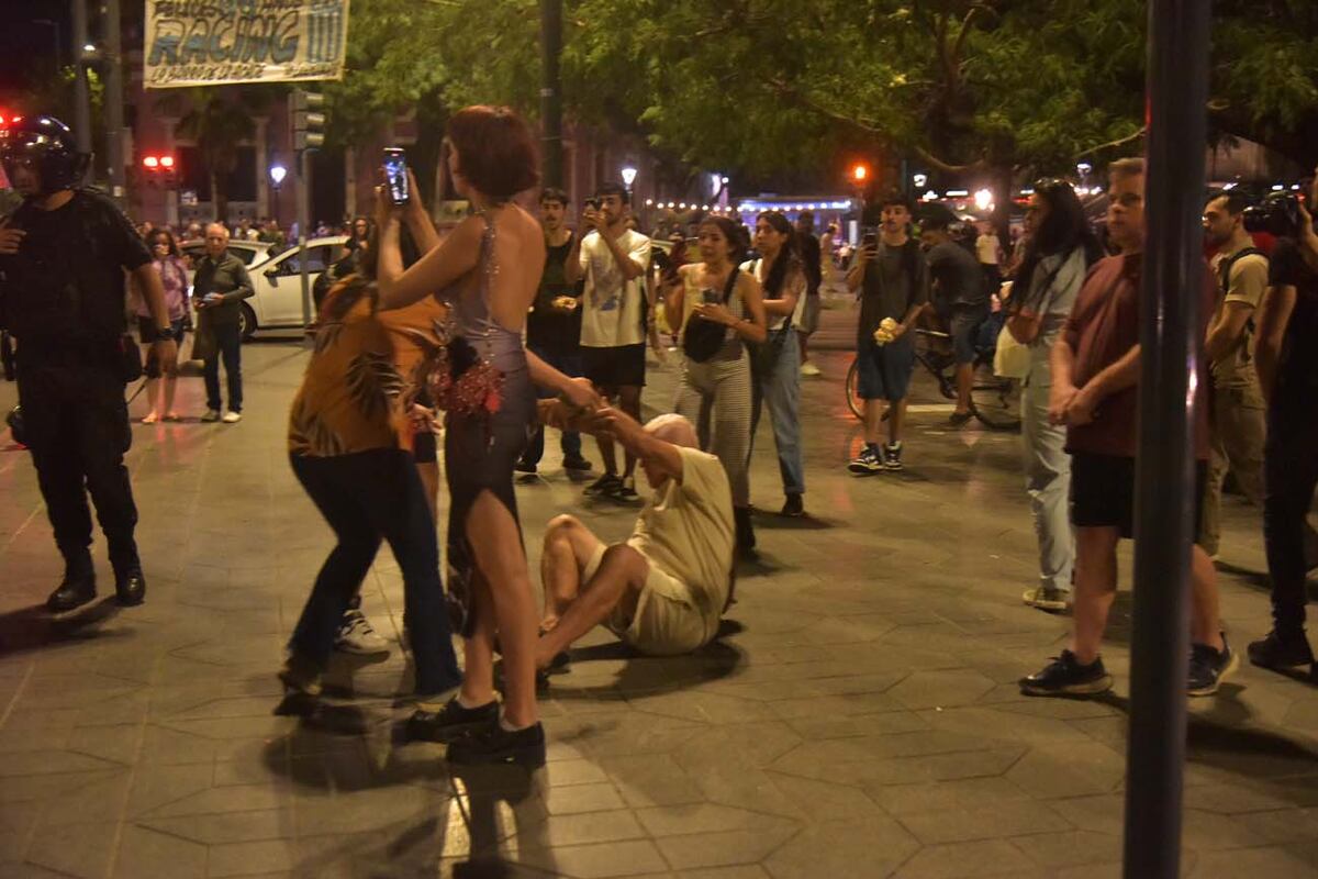 cacerolazo en patio olmos
