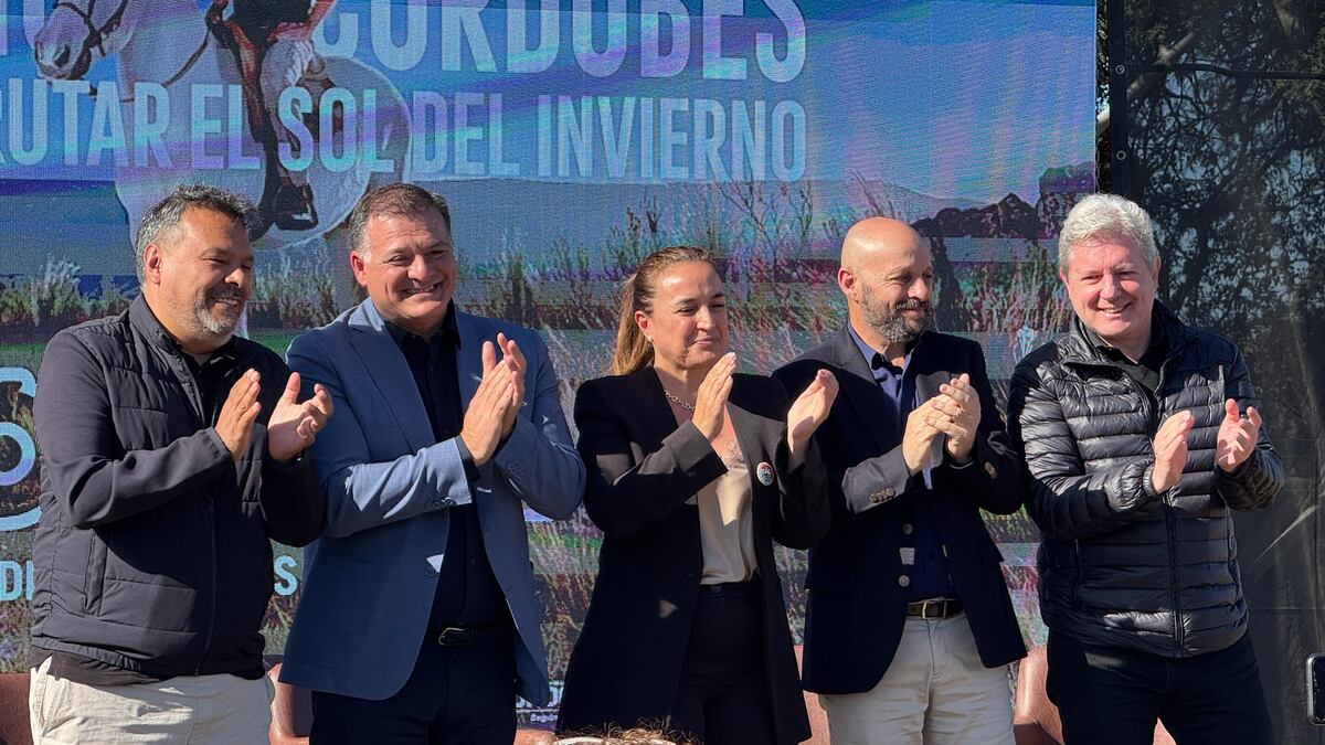 Agencia Córdoba Turismo: Darío Capitani, director, en el lanzamiento de la temporada de invierno, junto a Myrian Prunotto. (La Voz)