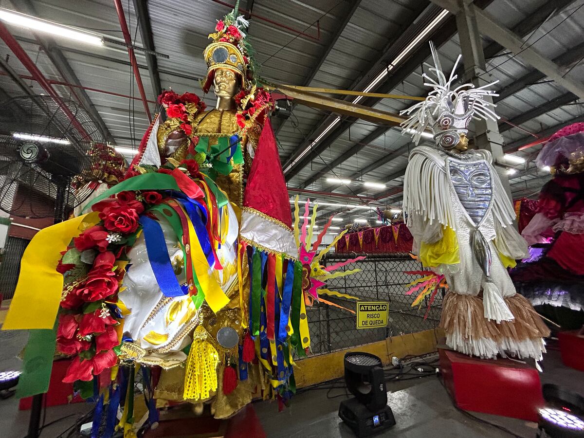 El Carnaval en primera persona. Se puede recorrer el predio donde construyen las carrozas y diseñan y cosen miles de disfraces. (Gentileza: Florencia Ripoll)