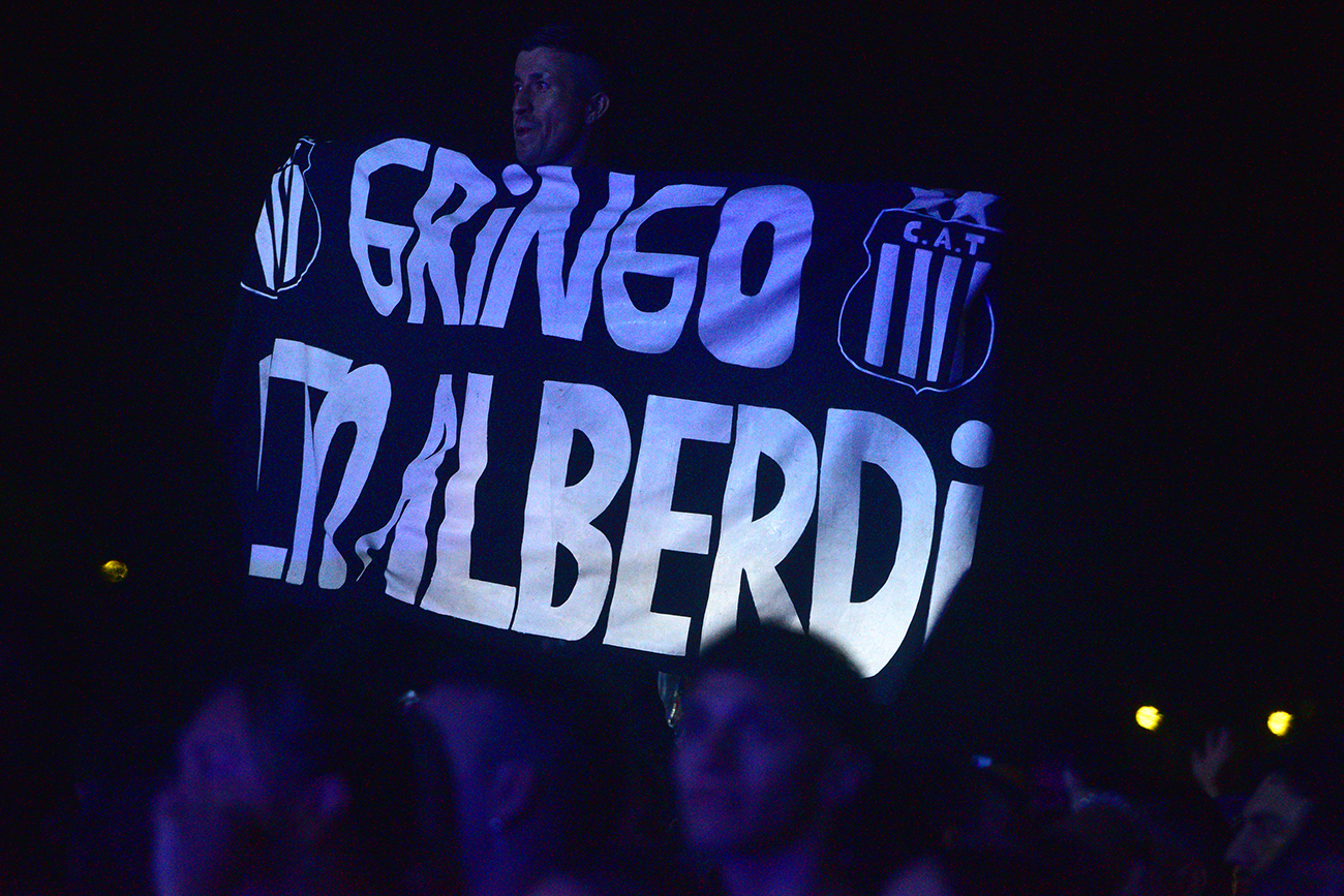El baile fue un tercer tiempo del clásico cordobés . (José Gabriel Hernández / La Voz)
