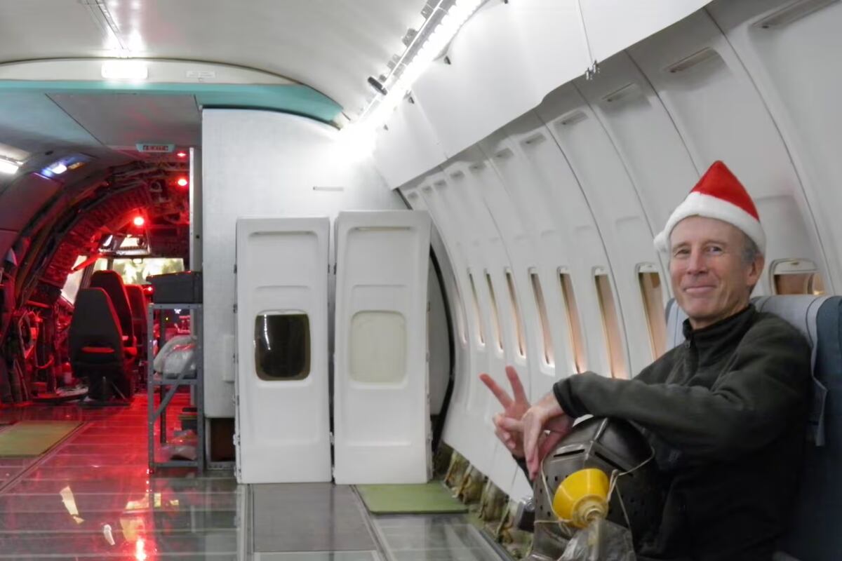 Bruce Campbell compró un avión y lo transformó en su casa. (Foto: airplanehome.com)
