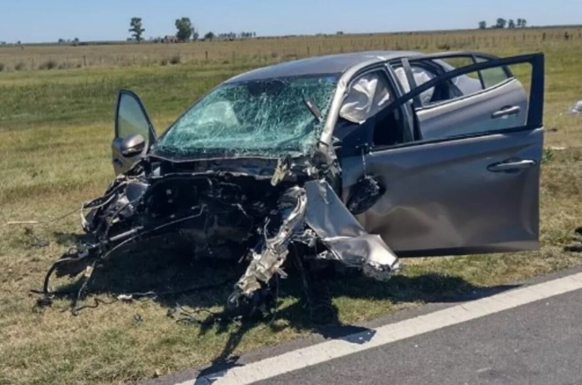 Ruta 7. Así quedó el auto del médico de Rufino tras un siniestro (Foto La Tribuna del Sur).