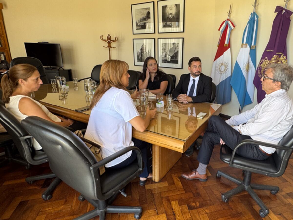 Autoridades de Fepuc junto con el rector de la UNC.