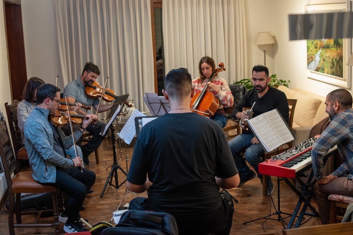Guitarra, bombo y piano se fusionan con el tradicional formato de cámara de dos violines, violoncello y viola. (Gentileza Magali Vocos).
