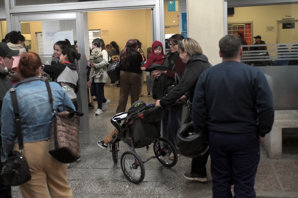 La guardia del Hospital de Niños está colapsada por la cantidad de consultas debido a la proliferación de enfermedades respiratorias. (Javier Ferreyra / La Voz)
