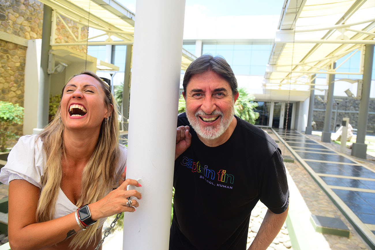 El Flaco y Carla dicen que además de divertirse durante el show, abajo del escenario son como una familia (José Gabriel Hernández / La Voz)