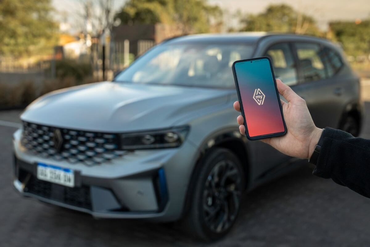 Koleos incorpora servicios conectados, lo que permite acceder al vehículo remotamente.