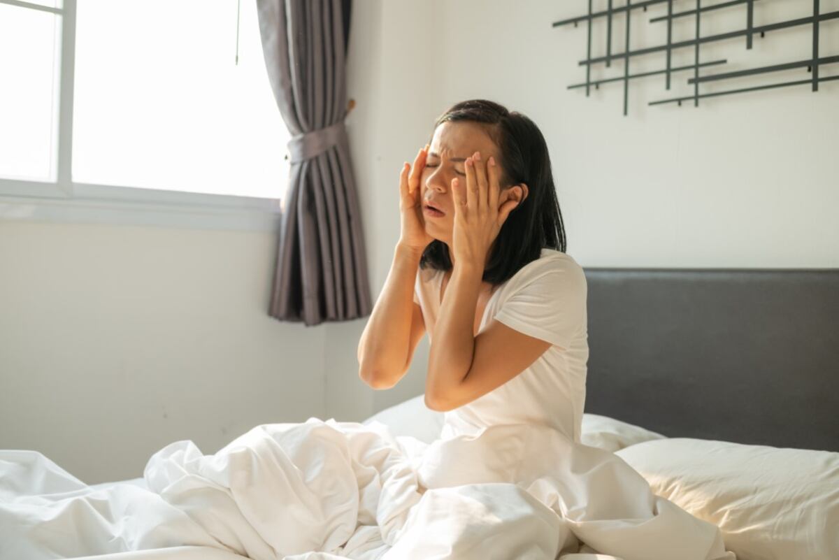 En caso de resaca, es buena opción sumar vitamina B12 para ayudar a eliminar el alcohol a través de la orina. Foto: Freepik / Aguas Cordobesas