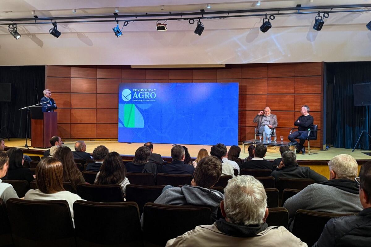CICLO COYUNTURA Y AGRO. El ministro Sergio Busso habló en el inicio de la jornada sobre biocombustibles realizada este martes en La Voz. (Gentileza Ministerio de Bioagroindustria)