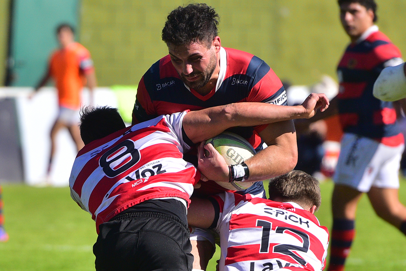 Rugby. Partido La Tablada vs. Jockey Club en cancha de barrio Urca. (José Gabriel Hernández / La Voz)
