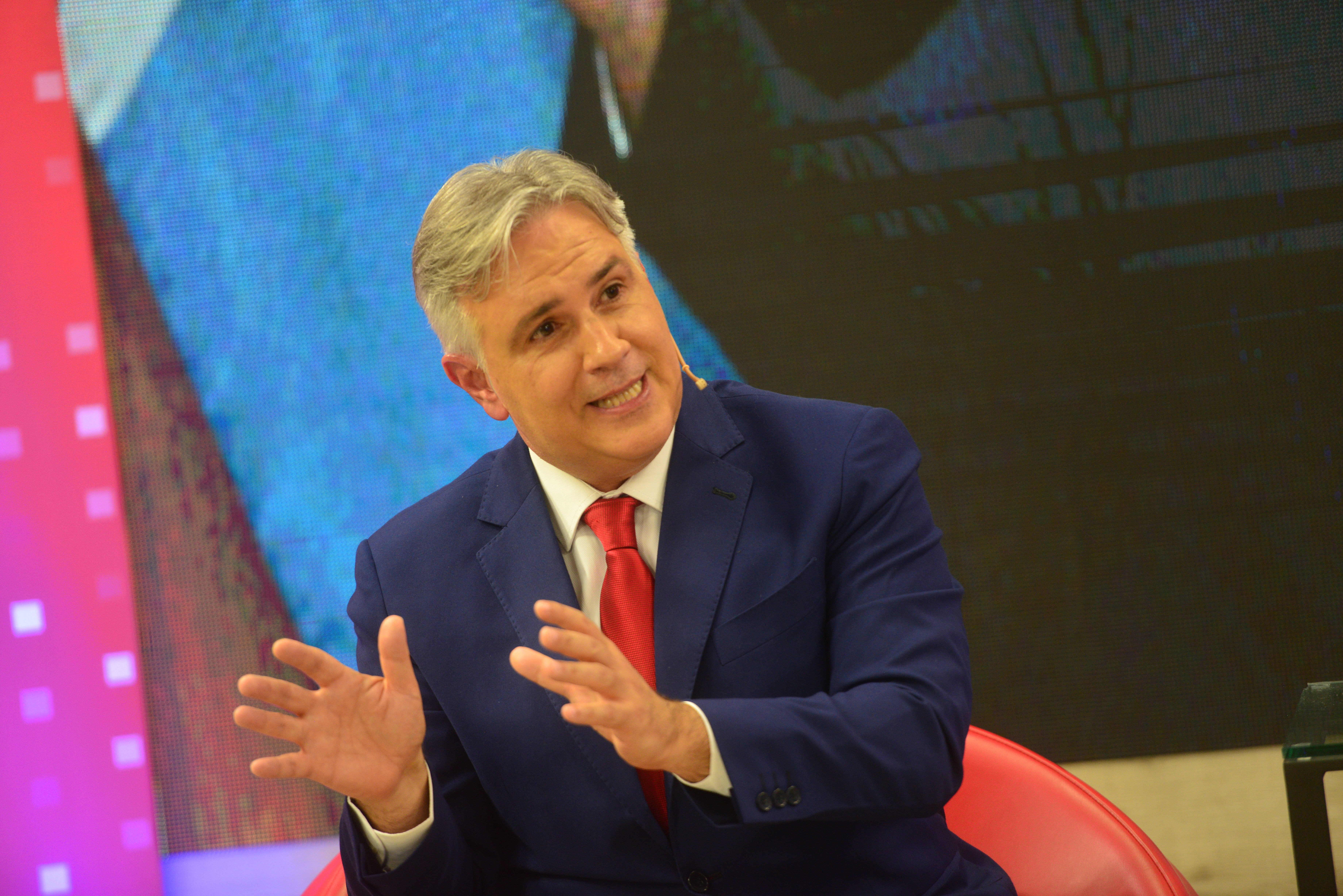 El gobernador de Córdoba Martín Llaryora en Voz y Voto