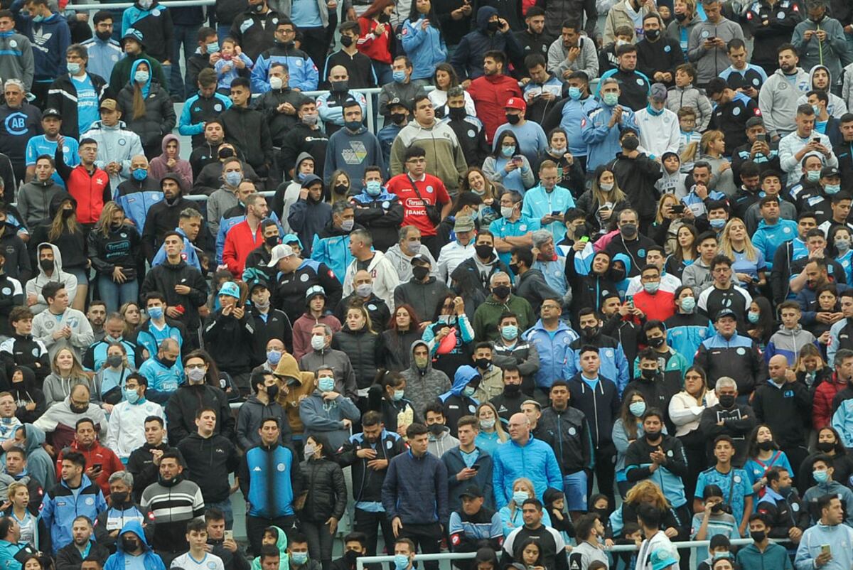 Los hinchas de Belgrano y la necesidad de ver a su equipo como protagonista será una presión para el equipo. (Foto: Javier Ferreyra/Archivo)