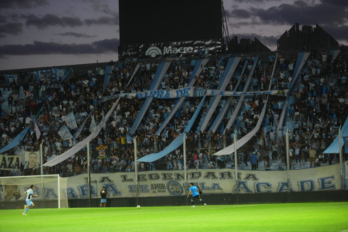 Belgrano y Racing se enfrentaron por las semifinales de la Copa Córdoba en el estadio Gigante de Alberdi. (Javier Ferreryra / La Voz)