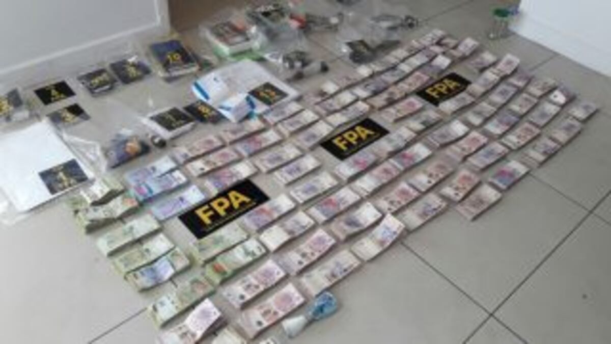 Carlos Laje. El dinero secuestrado en el operativo contra la autodenominada "clínica de la marihuana".