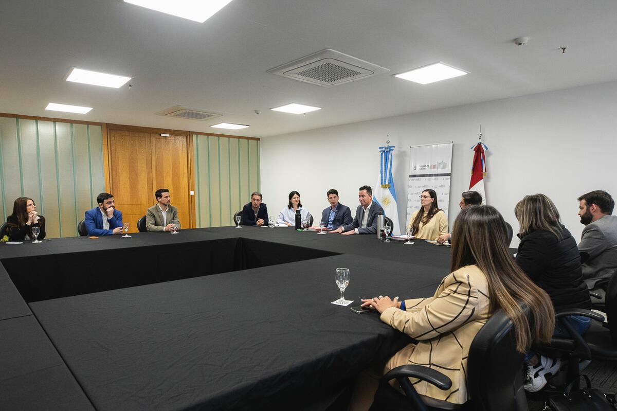 Durante el encuentro, dialogaron sobre el rol de los jóvenes y el Estado en el desarrollo productivo de la provincia.
(Foto: Comunicación Legislatura de Córdoba)