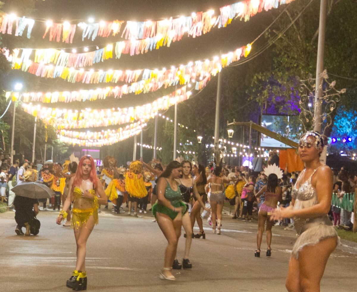 Murgas en las calles de Santa Rosa, este fin de semana de carnaval.