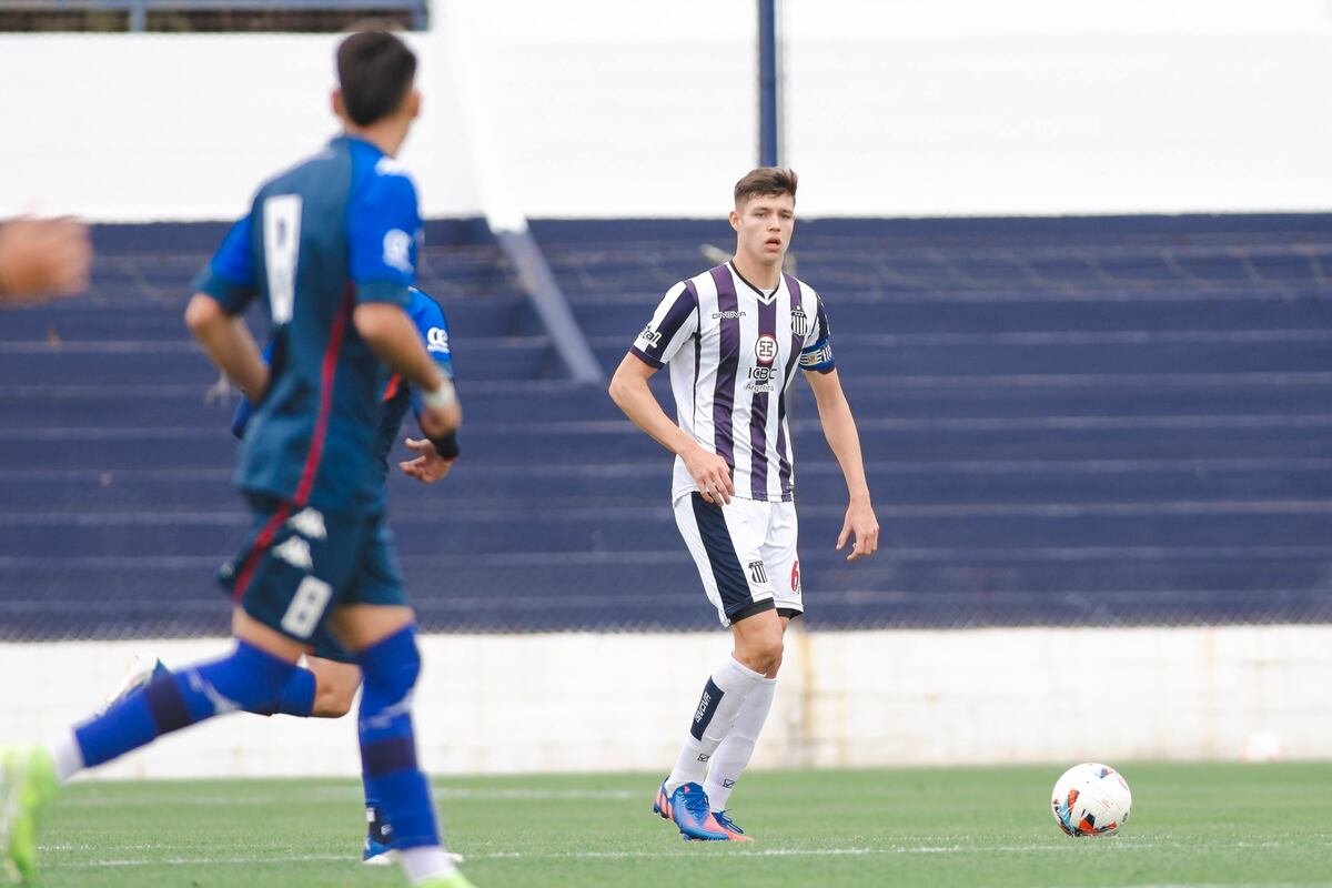 Tomás Palacios en la Reserva de Talleres en 2022. (Prensa Talleres).
