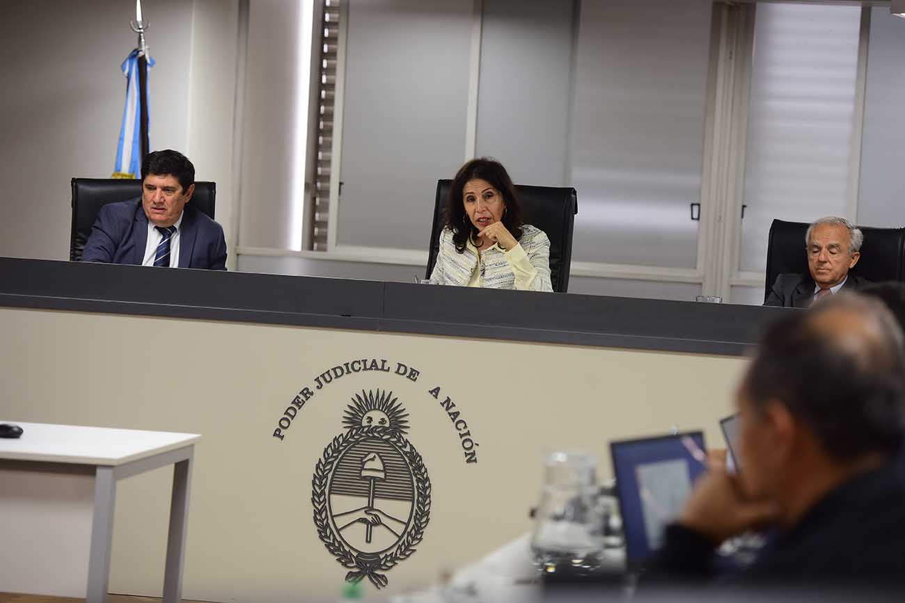 Tribunal. Los miembros del Tribunal Oral Federal 3 deben resolver el pedido de la defensa. (José Gabriel Hernández / La Voz)