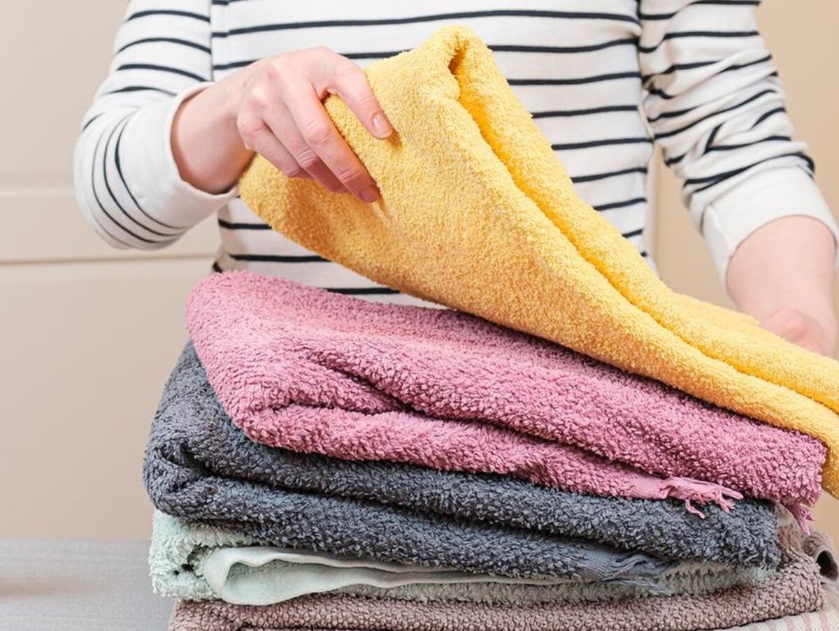 Para qué sirve la franja que tienen muchas toallas de baño: no es decoración