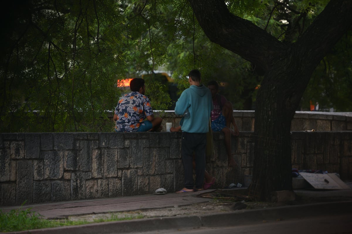 Ola de inseguridad en barrio Güemes los vecinos ponen rejas y alarmas. Hay patrullajes de la policía después de hechos de violencia extrema. (Javier Ferreyra)