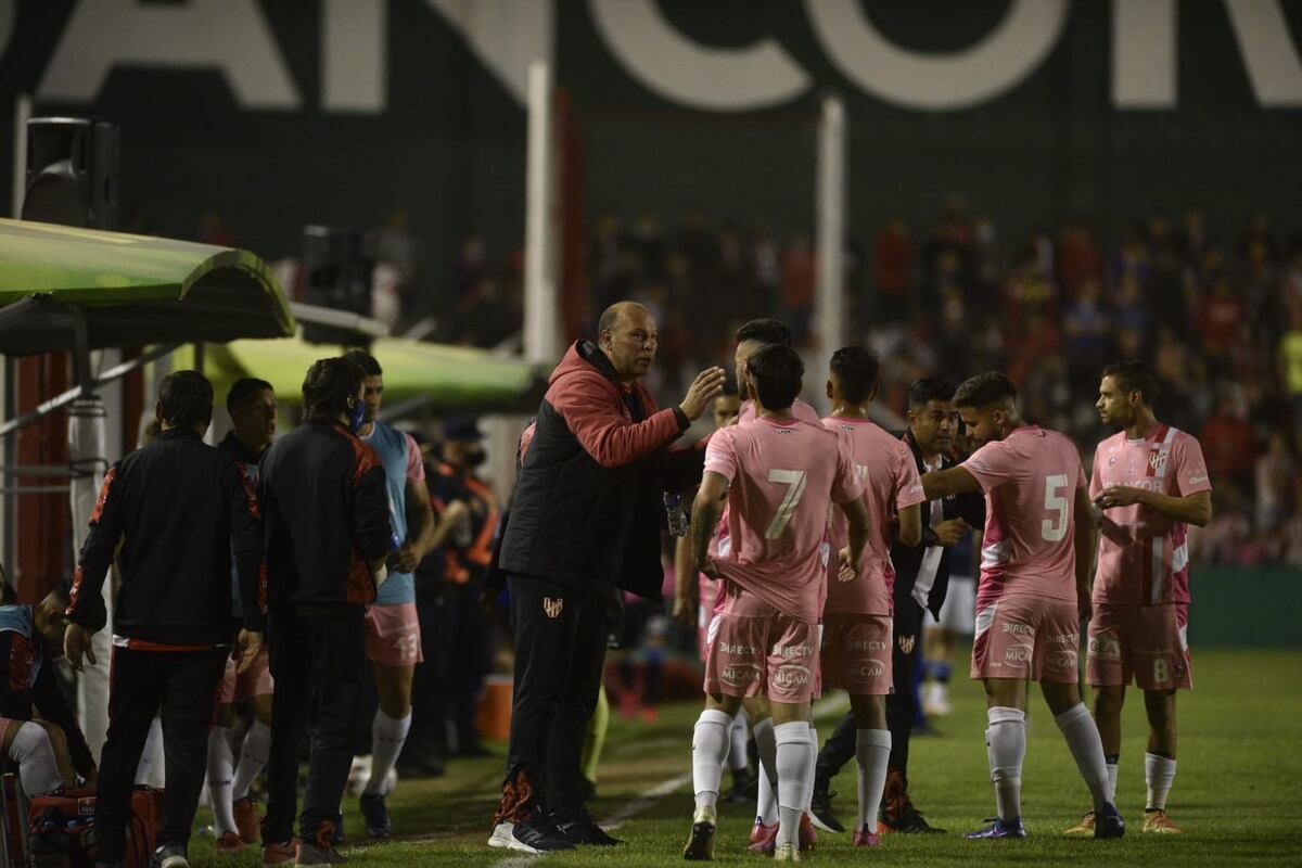 La Gloria superó 2 a 1 a Atlético Rafaela por la fecha 29 de la Zona B de la Primera Nacional. (Facundo Luque / La Voz).