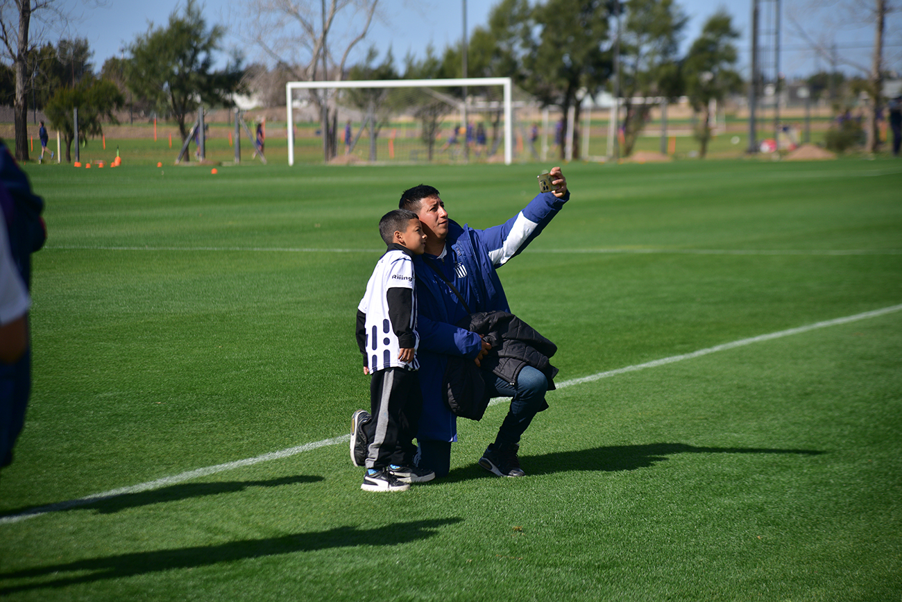 Experiencia Talleres para socias y socios. Pueden acceder a un entrenamiento del plantel profesional y tienen un momento de contacto con futbolistasFoto: Pedro Castillo / La Voz 