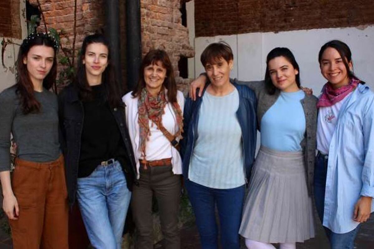 Rodaje. Sandra Margot (Valentina adolescente), Paula Sartor (Hermana Valentina), Valentina Rojas,
Sandra Migliore, Jacinta Torres (Sandra adolescente) y Gabriela Azócar (Sandra adulta).