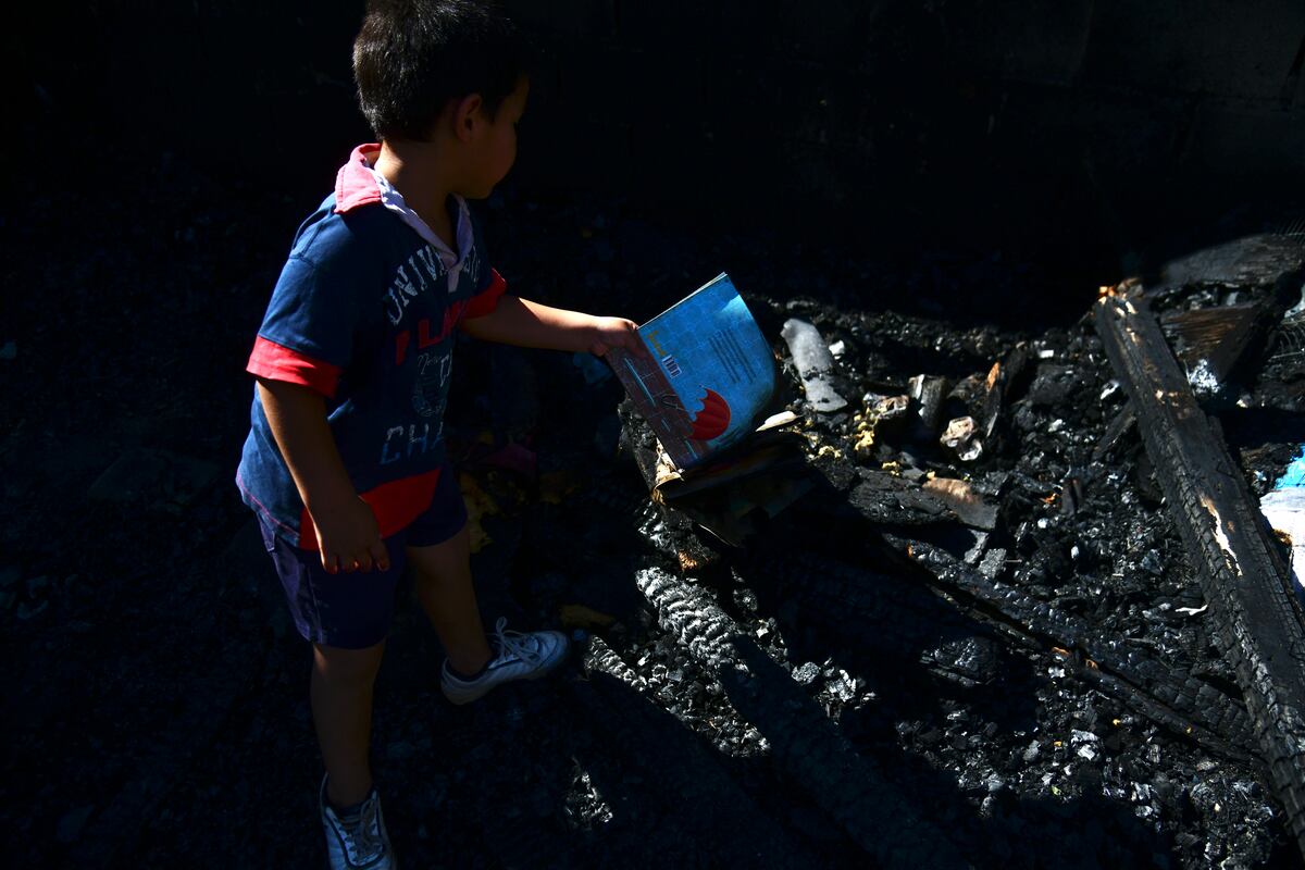Violencia de género. Un hombre incendió la casa de su ex pareja en barrio Ampliación Cabildo, Córdoba. (Christian Luna / La Voz)