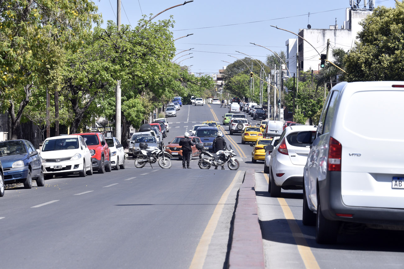 El gremio de empleados municipales Suoem lleva a cabo otra jornada de protesta con cortes de calles en el centro de la ciudad. (Ramiro Pereyra / La Voz)