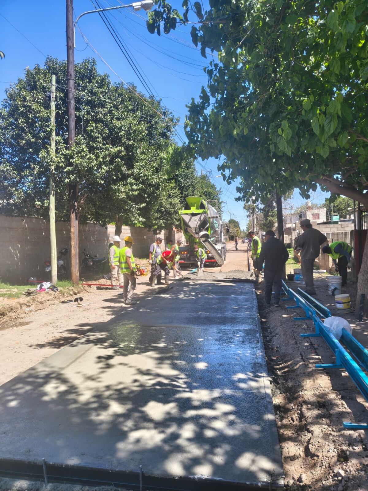 Obras municipales de asfalto de calles en barrio Parque Liceo Tercera Seccion (Municipalidad).