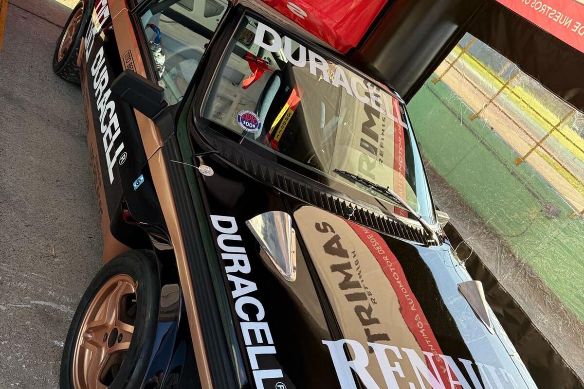 Sinteplast fue uno de los históricos sponsors de este auto y uno de los responsables de la restauración.
