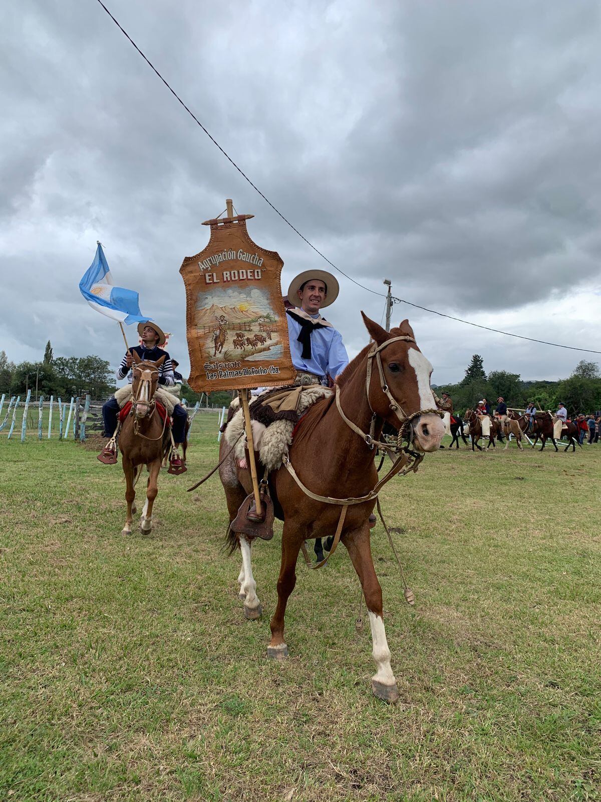 Cabalgata para agradecer el pavimento en Pocho. (Gentileza Fabricio Gauna)