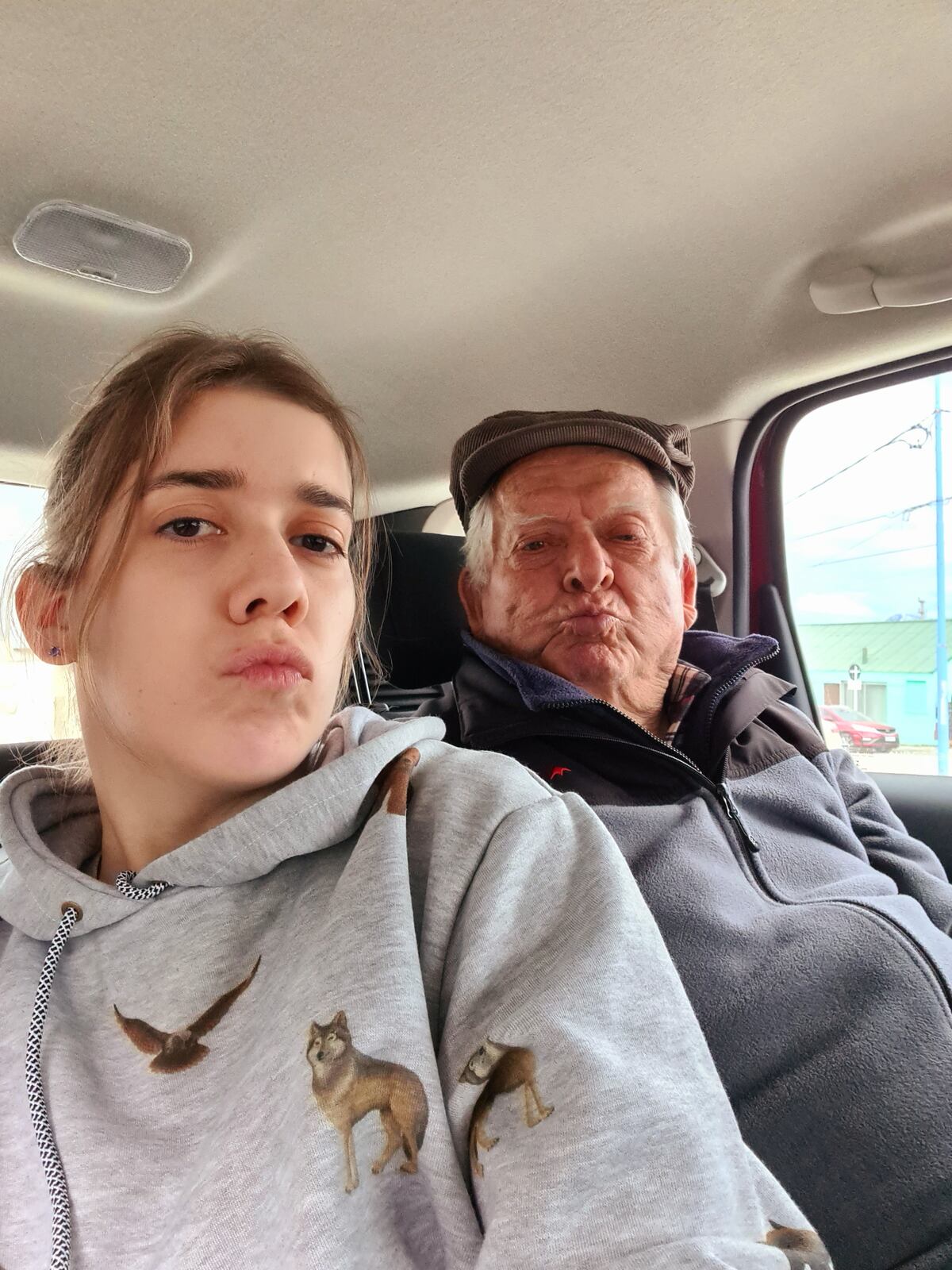 Lucía y su abuelo Lalo.